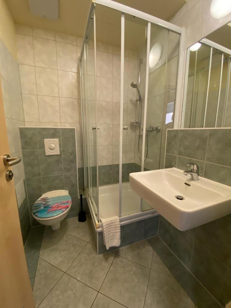Apartments In Der Kopenhagener Strasse Rostock Ngoại thất bức ảnh